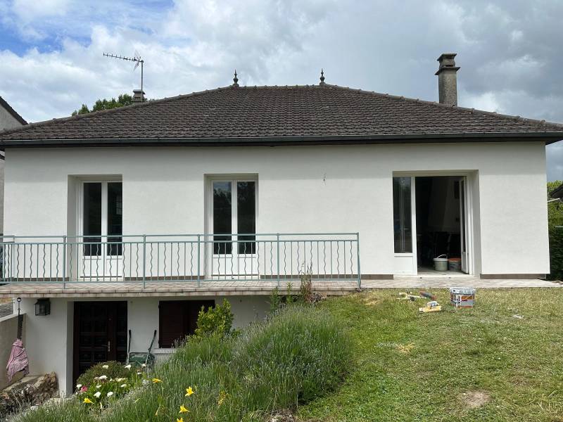 Isolation extérieure de maison avec ravalement enduit blanc, près d'Orléans dans le Loiret